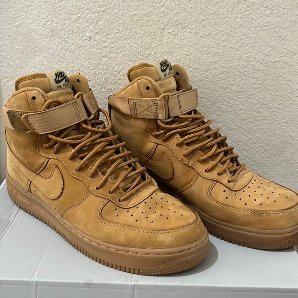 Men’s Nike Air Force 1 High LV8 10.5